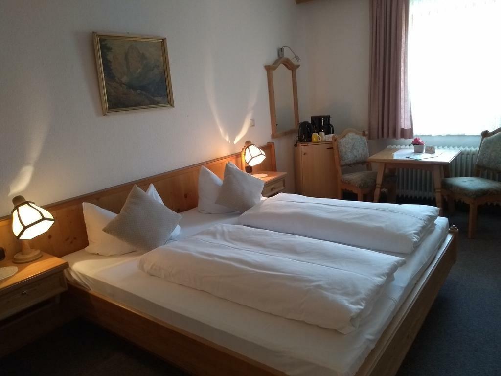 Hotel Pension Lindenhof Прин-ам-Кимзее Номер фото