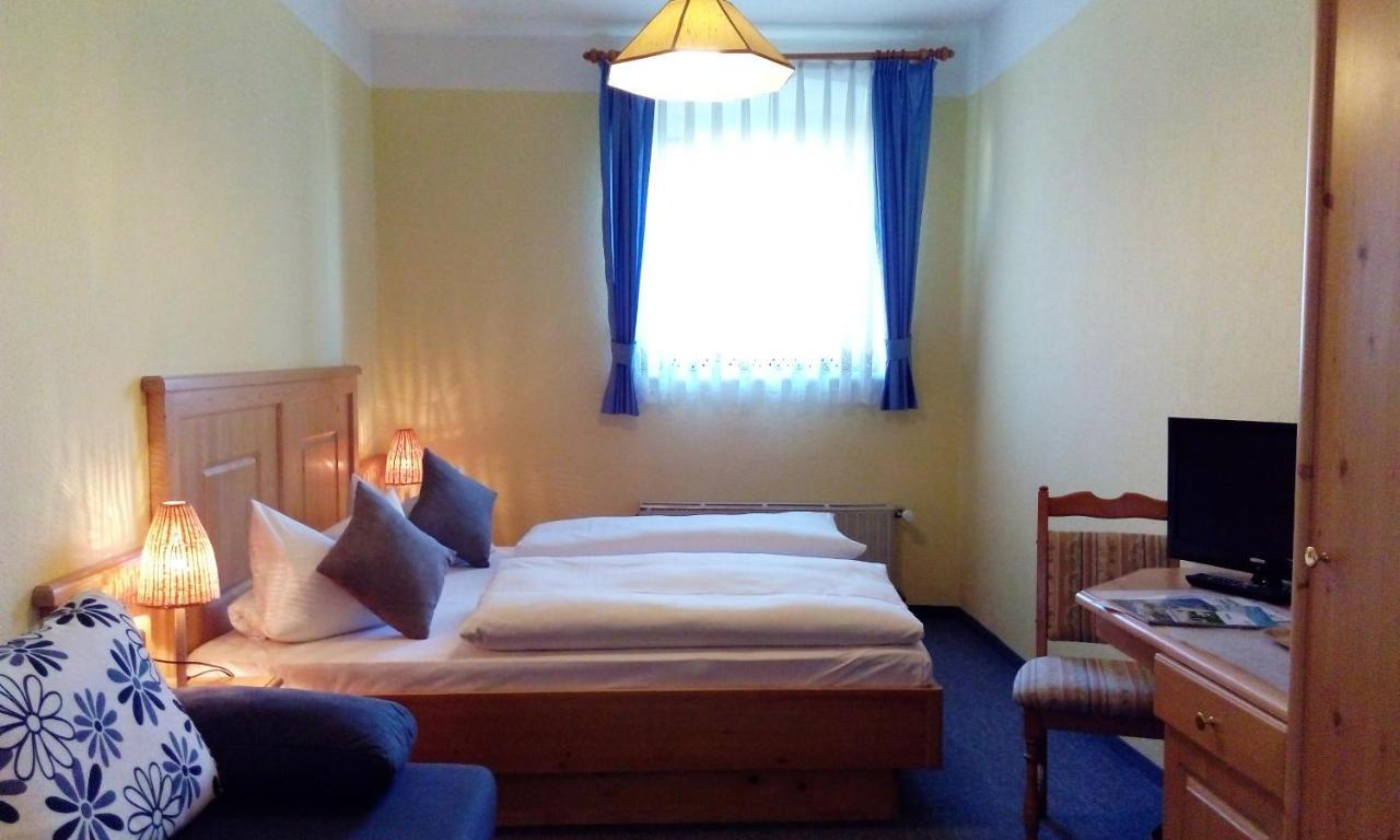 Hotel Pension Lindenhof Прин-ам-Кимзее Экстерьер фото
