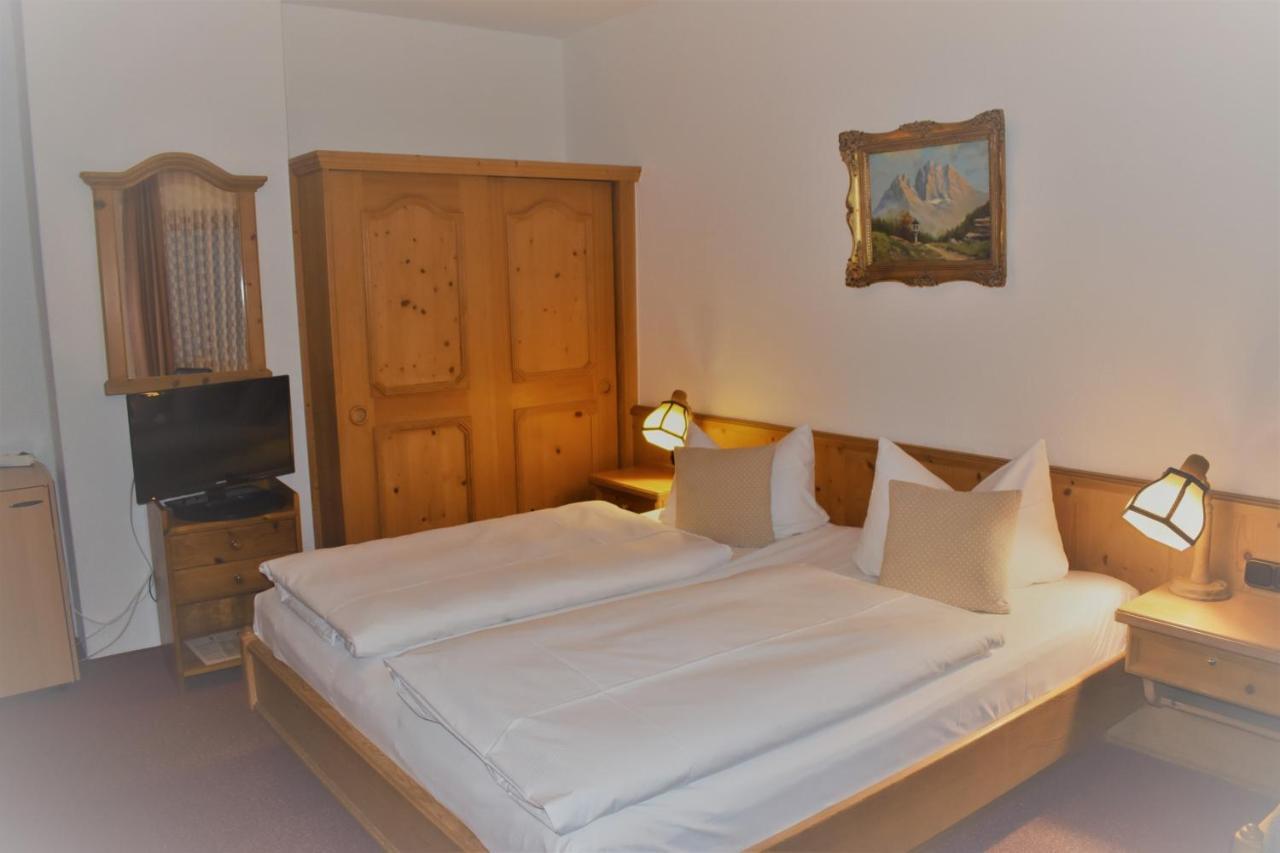 Hotel Pension Lindenhof Прин-ам-Кимзее Экстерьер фото
