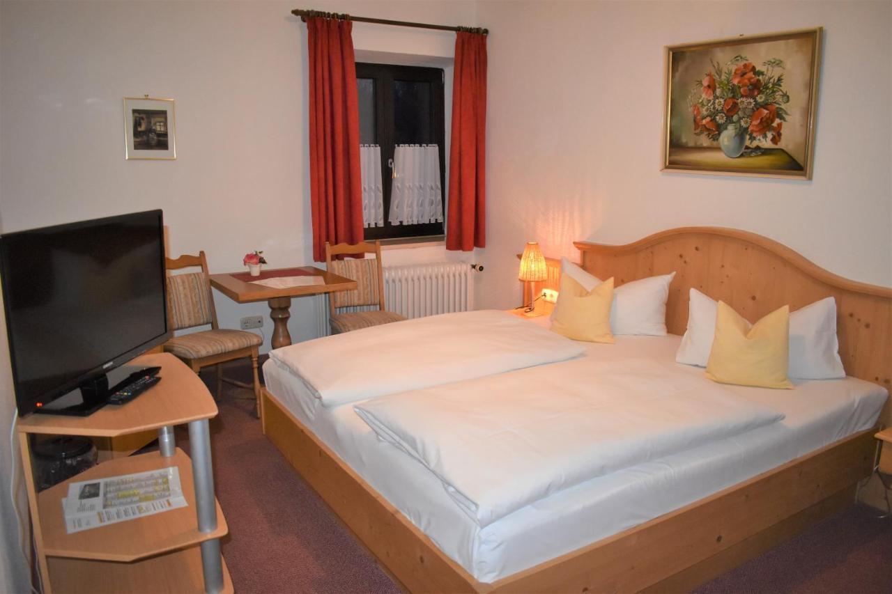 Hotel Pension Lindenhof Прин-ам-Кимзее Экстерьер фото