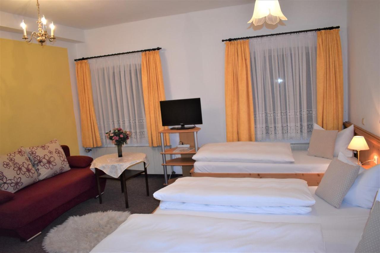 Hotel Pension Lindenhof Прин-ам-Кимзее Экстерьер фото